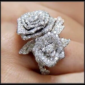NEW SILVER SIMULATED DIAMOND DAZZLING ROSE STATEMENT CHUNKY RING